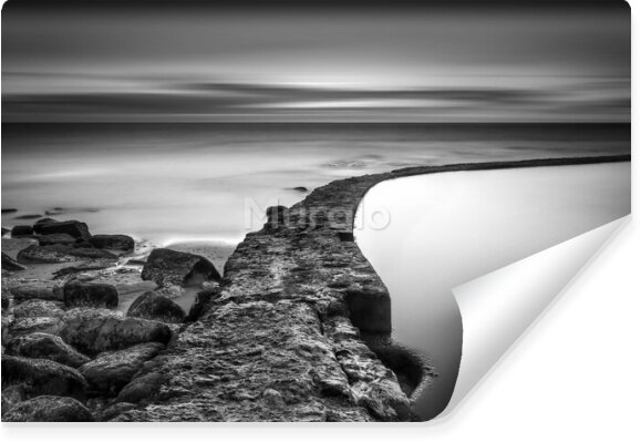 Fototapeta Czarno-białe morze we mgle