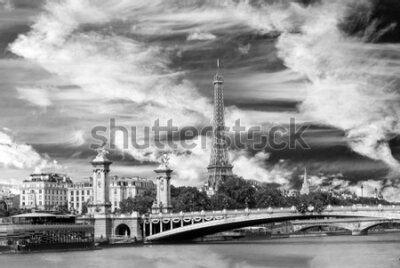 Fototapeta Czarno-biały widok z Sekwany na Wieżę Eiffla