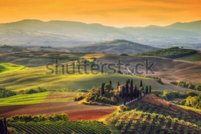 Fototapeta Krajobraz Toskanii o wschodzie słońca