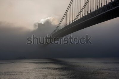 Fototapeta Nowojorski most we mgle