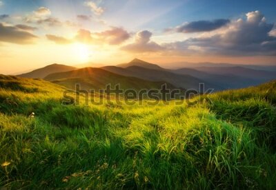 Fototapeta Piękny zachód słońca w górach