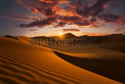 Fototapeta Pustynne wydmy o zachodzie słońca