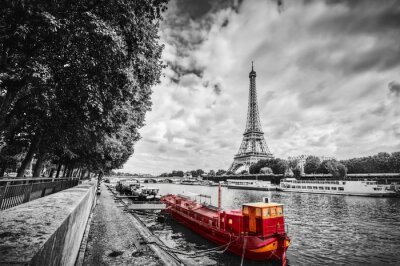 Łódki na Sekwanie w Paryżu